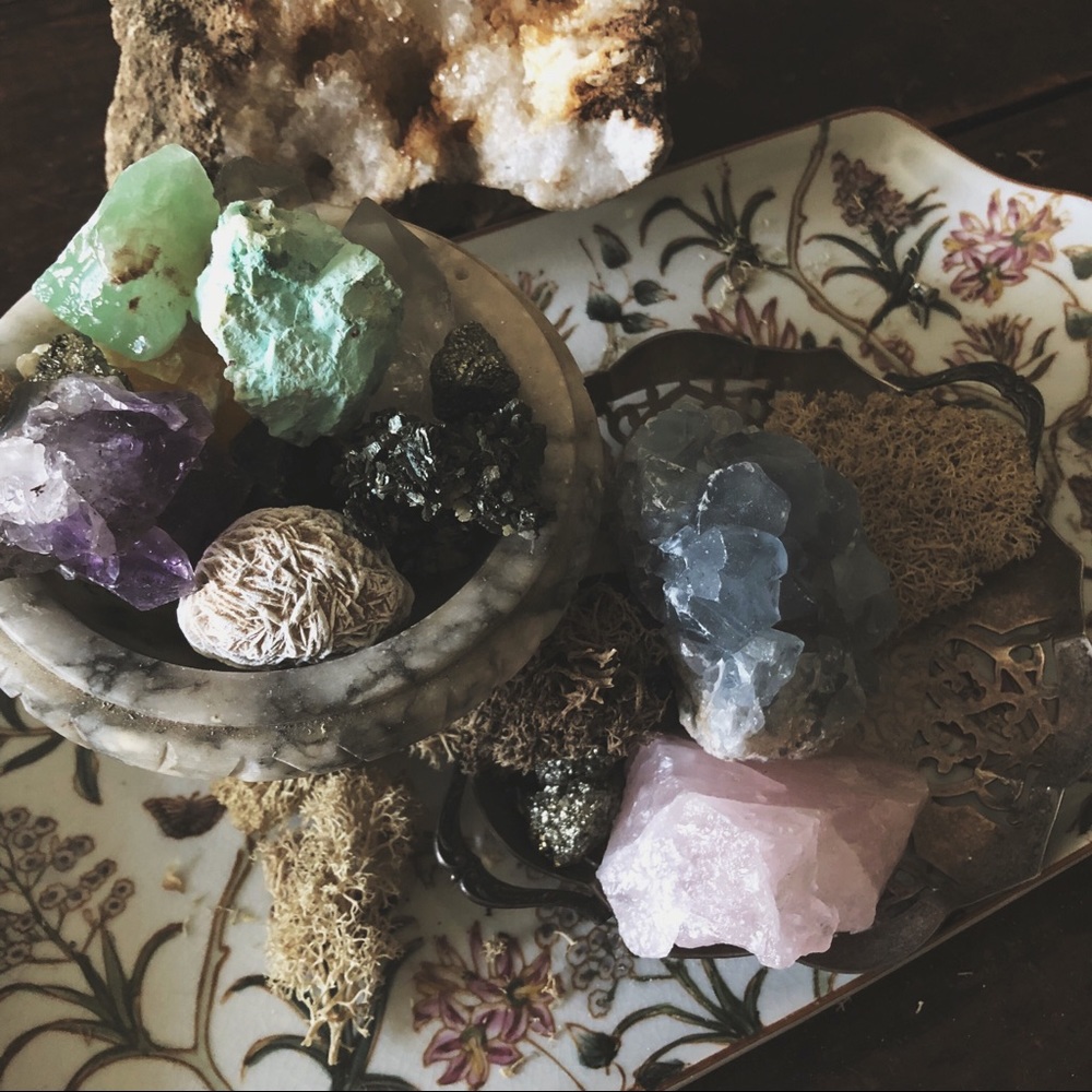 • FREE CRYSTALS • - Picture 3 of 3